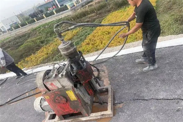 木里马路面下沉注浆加固